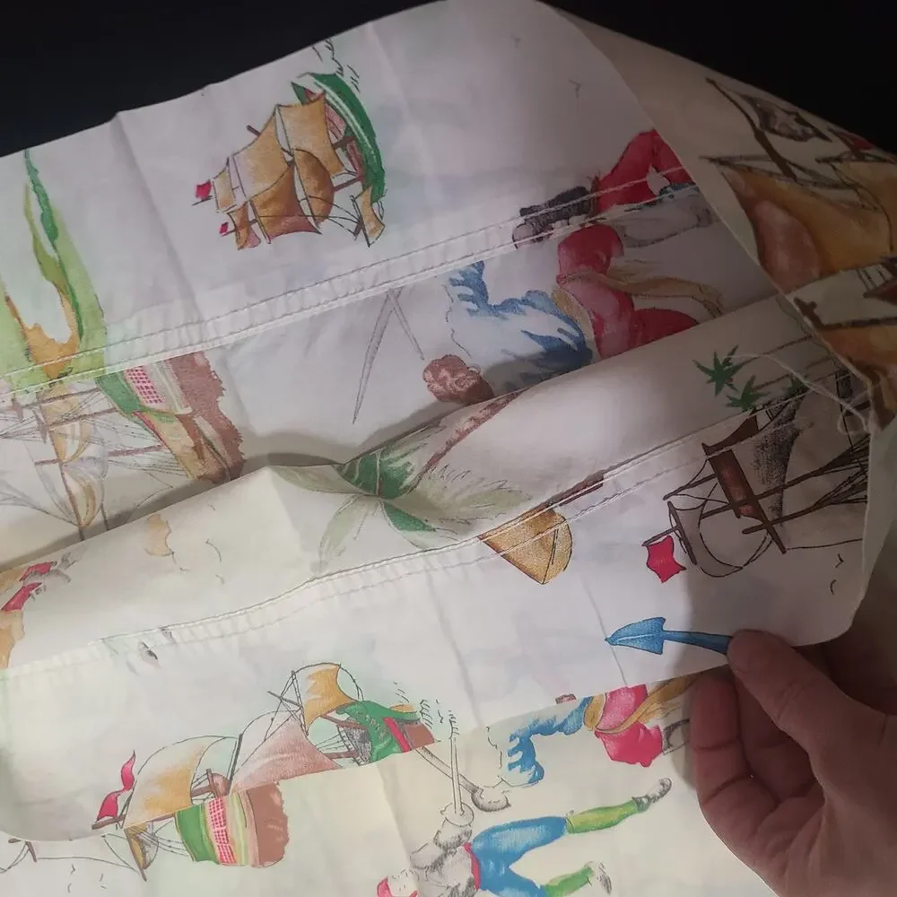 Vintage 80s company Kids pirate print matching pillowcases